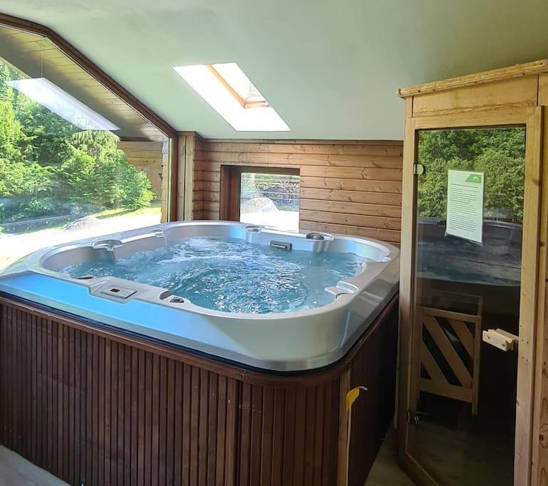 Pensiune Subcrai Cu Centru Spa Zărneşti Exteriör bild