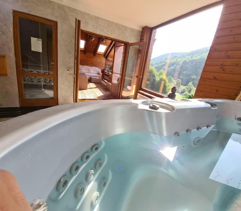 Pensiune Subcrai Cu Centru Spa Zărneşti Exteriör bild