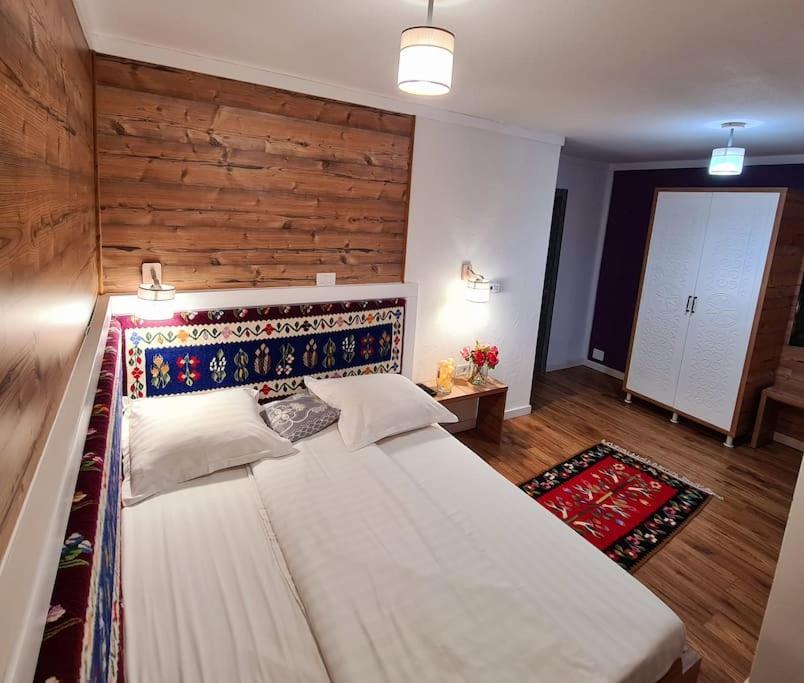 Pensiune Subcrai Cu Centru Spa Zărneşti Exteriör bild