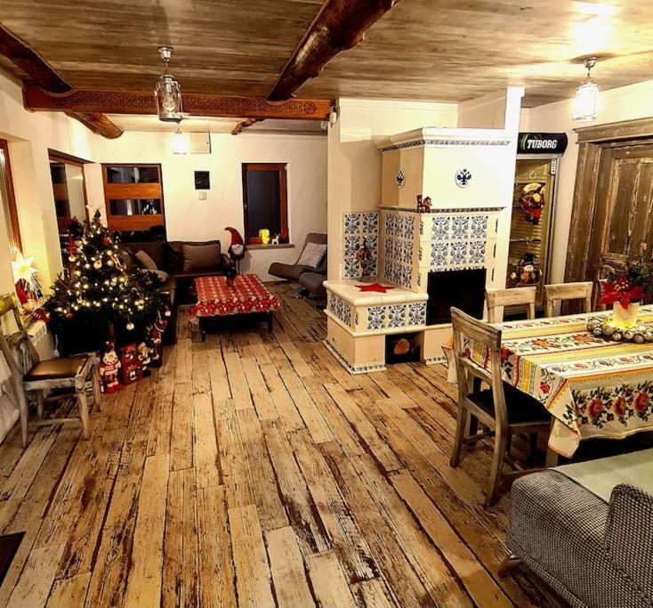 Pensiune Subcrai Cu Centru Spa Zărneşti Exteriör bild