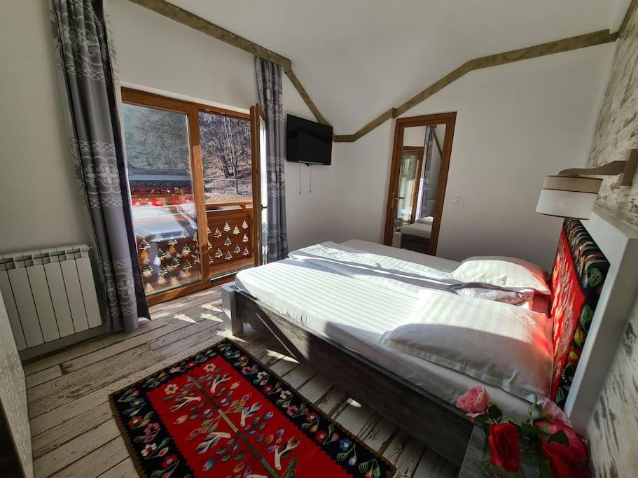 Pensiune Subcrai Cu Centru Spa Zărneşti Exteriör bild
